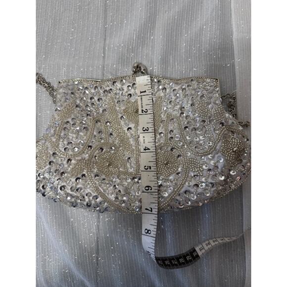 SILVER AND WHITE BEADED CLUTCH WITH CHAIN - Picture 5 of 5